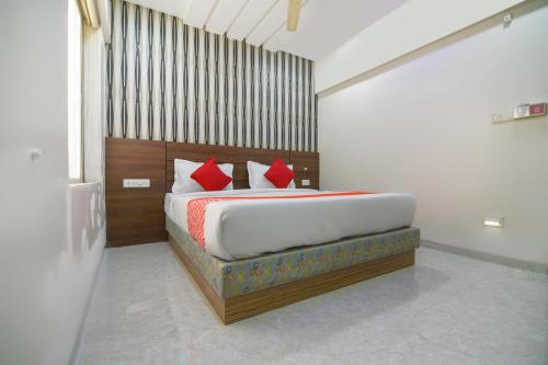 Super OYO Flagship Sunshine Inn Near Pune Railway Station