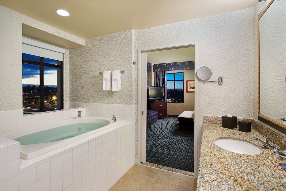 Juniper Hotel Cupertino, Curio Collection by Hilton