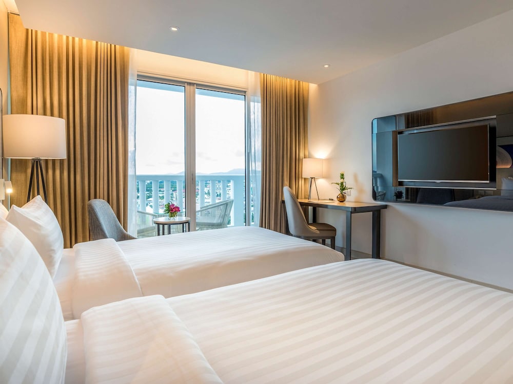 Novotel Phuket City Phokeethra Hotel