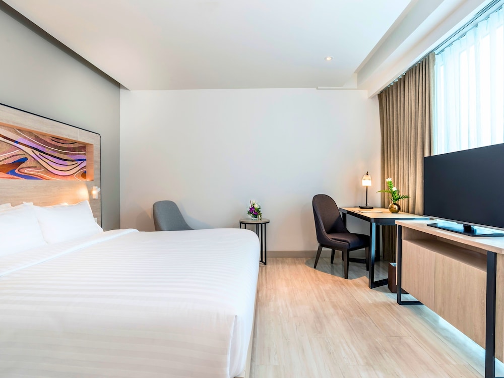 Novotel Phuket City Phokeethra Hotel