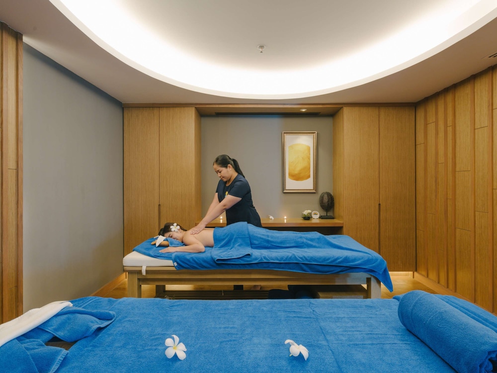Novotel Phuket City Phokeethra Hotel