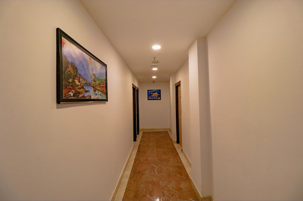 FabHotel Royal Inn