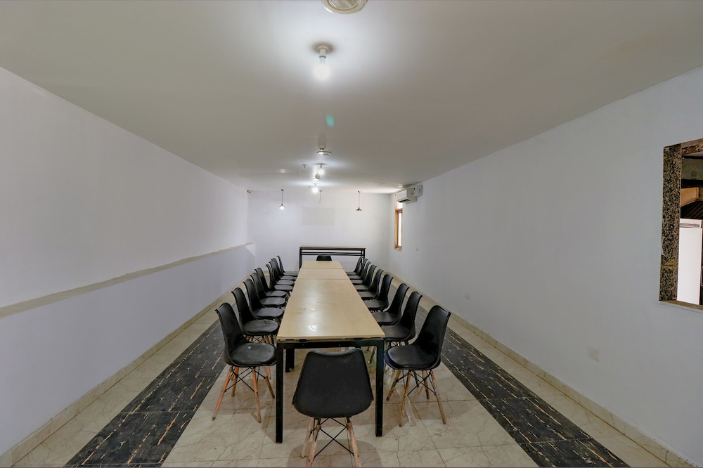 FabHotel Royal Inn