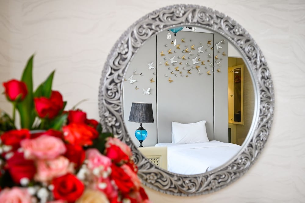 California Saigon Hotel & Rooftop Pool