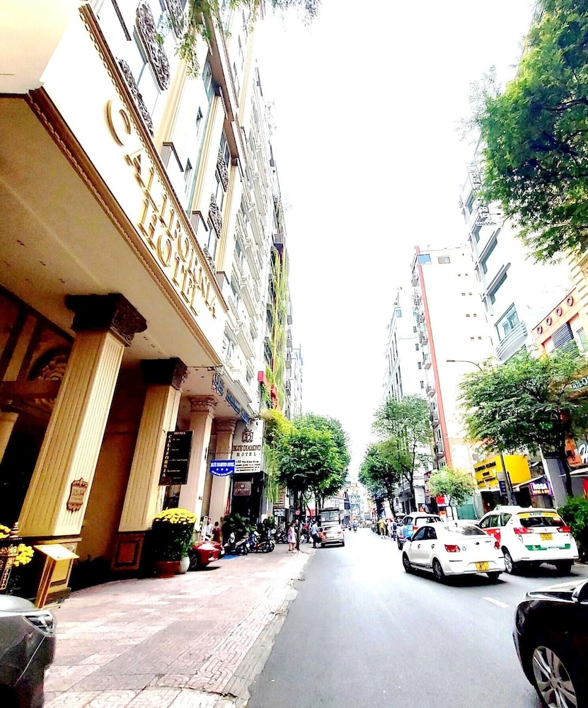 California Saigon Hotel & Rooftop Pool