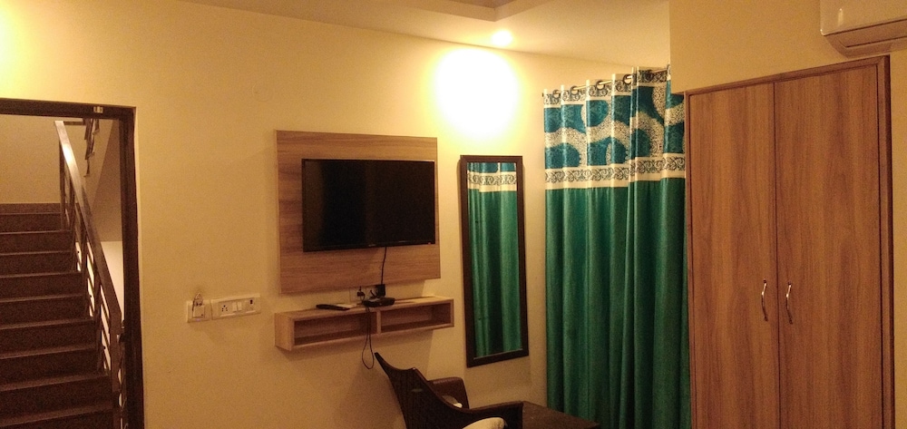 Hotel Aerocity Golden