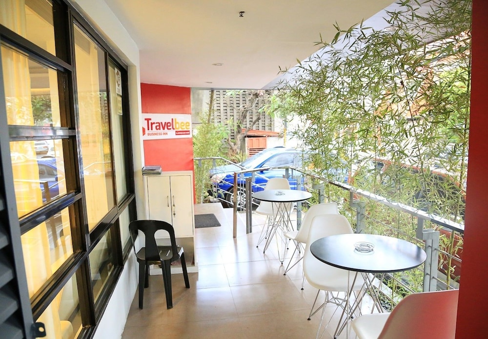 Travelbee Business Inn