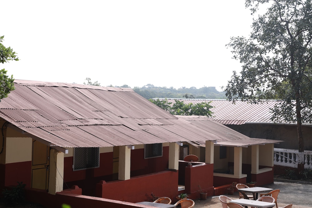 Gujarat Bhavan Hotel, Matheran