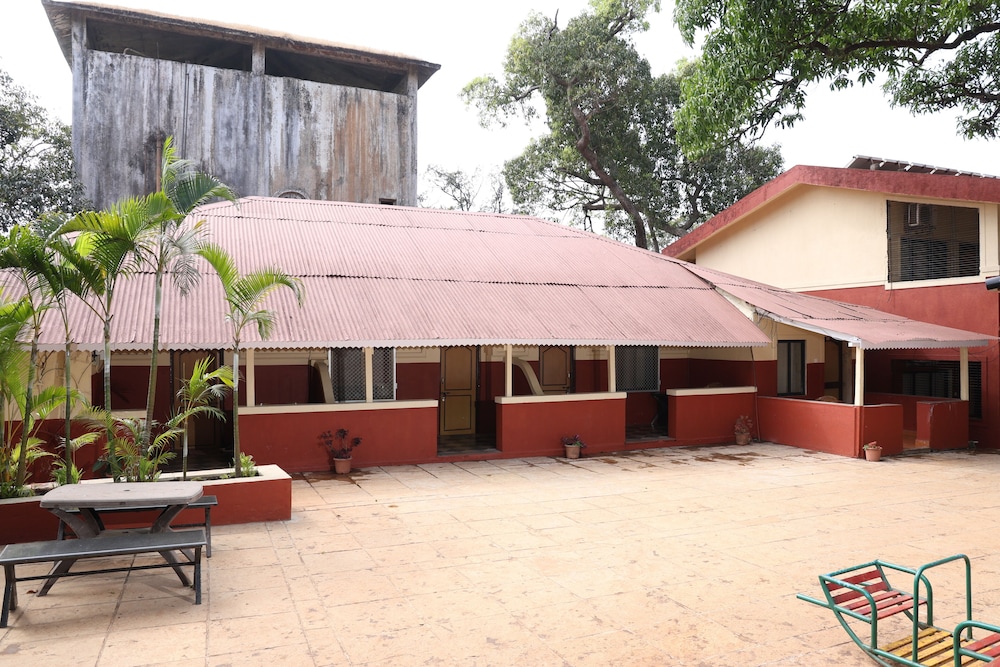 Gujarat Bhavan Hotel, Matheran