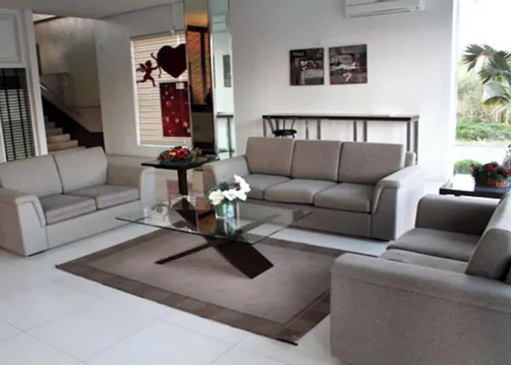 Casablanca Suites Near Airport