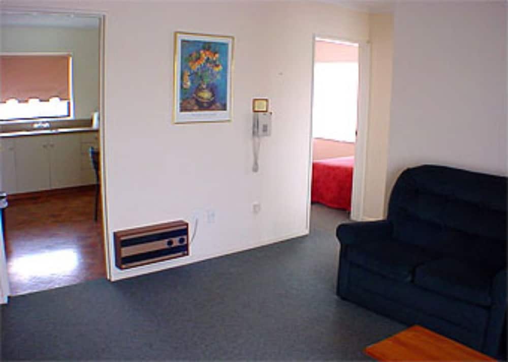 Raceway Motel