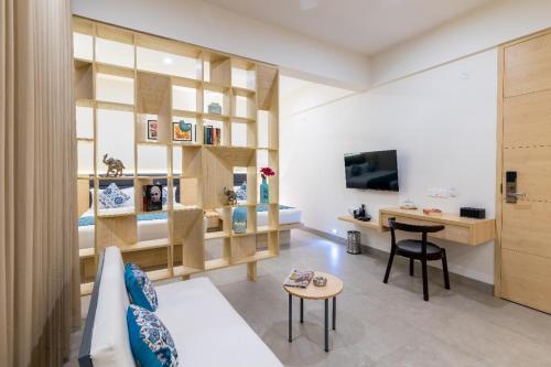 Iris Suites ( A Unit Of Grand International)