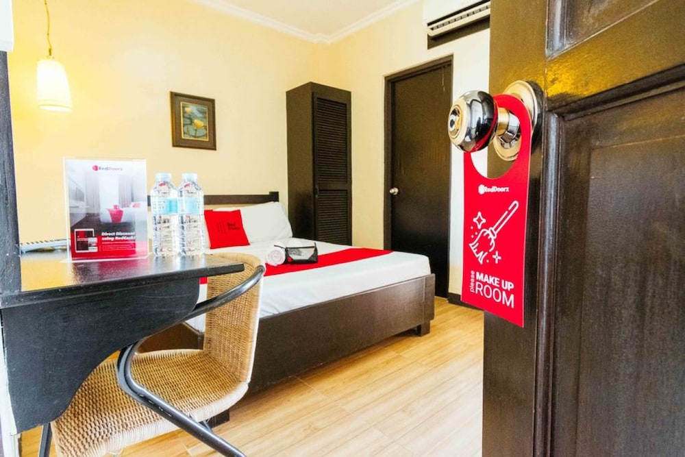 RedDoorz Plus @ The Ridge Tagaytay