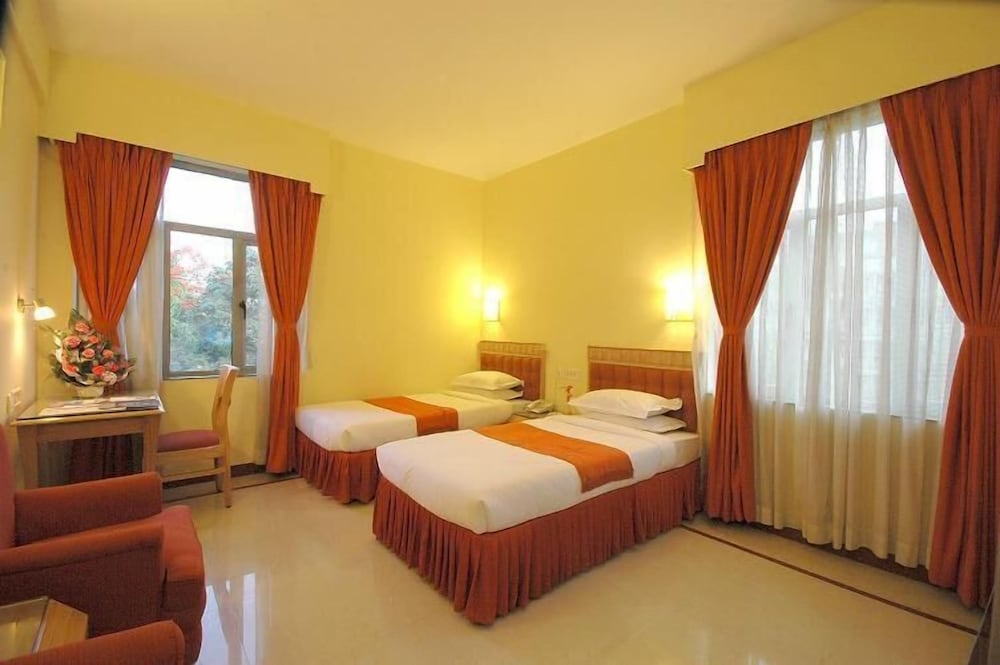 Hotel Senator