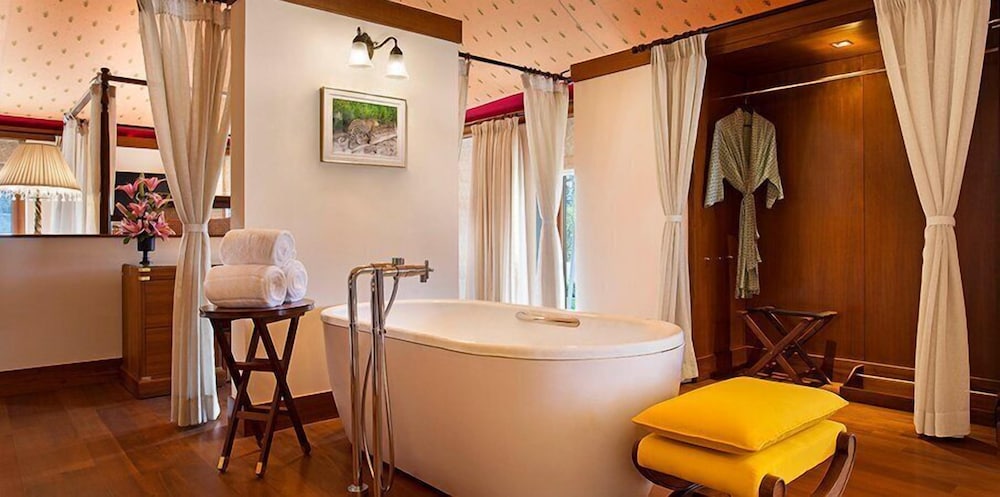 The Oberoi Sukhvilas Spa Resort