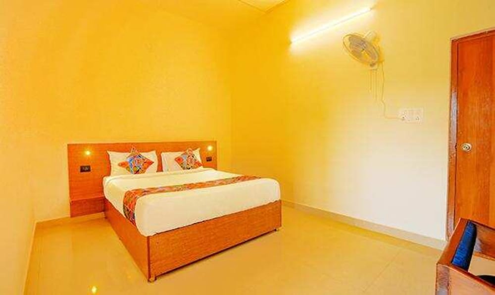 FabHotel GR Lake View