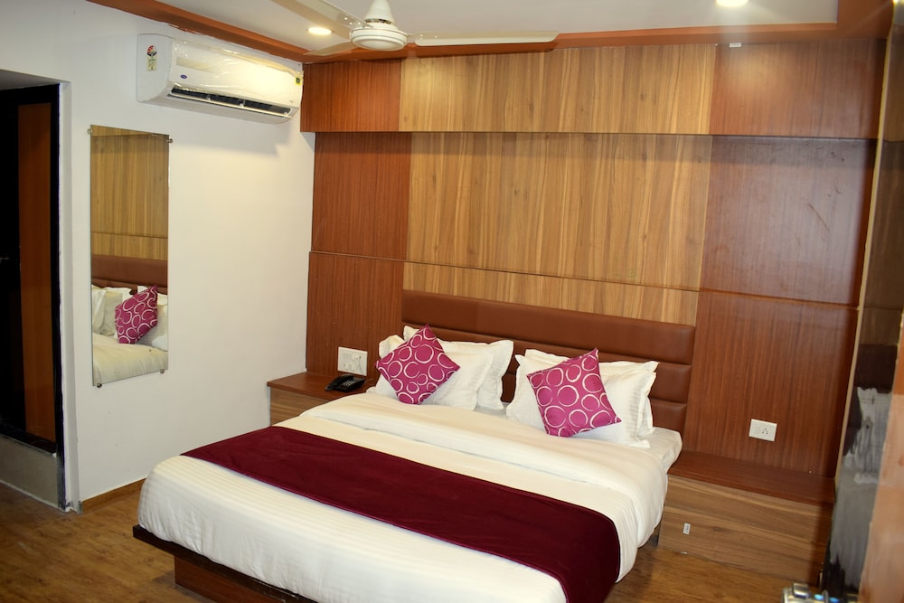 Hotel Palak Palace