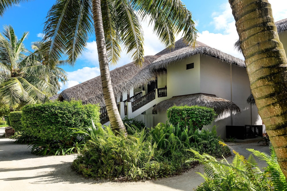 Sheraton Maldives Full Moon Resort & Spa