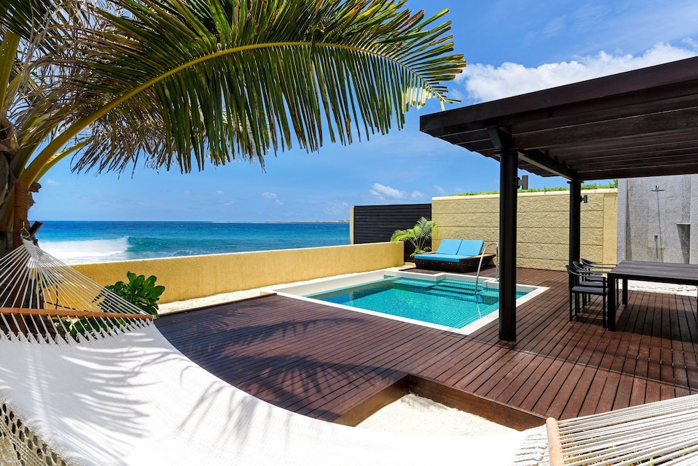 Sheraton Maldives Full Moon Resort & Spa