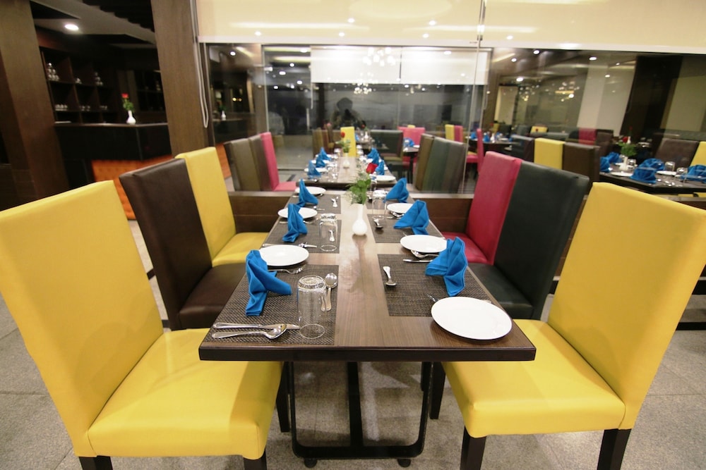 Hotel Trinetar Gardens & Banquets