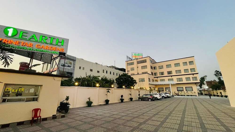 Hotel Trinetar Gardens & Banquets