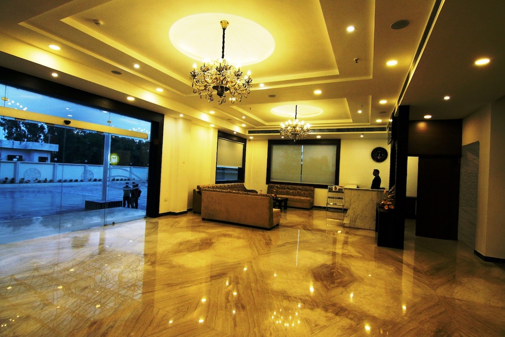 Hotel Trinetar Gardens & Banquets